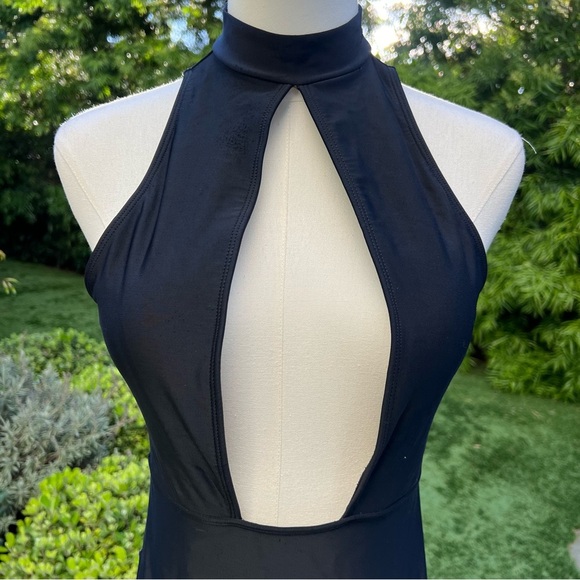 Sexy deep V neck swimsuit - Picture 7 of 7